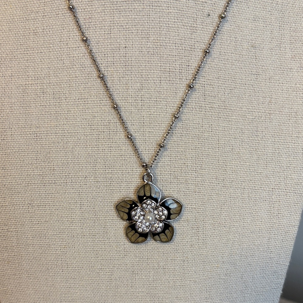 Vintage Lia Sophia Jasmine Flower Pendant Necklace Silver Tone Black Enamel - Picture 4 of 7
